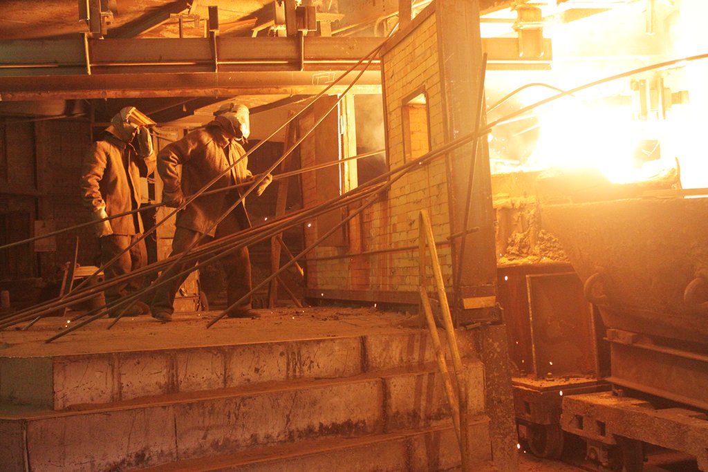 Металлурги 5-го цеха на Серовском заводе ферросплавов