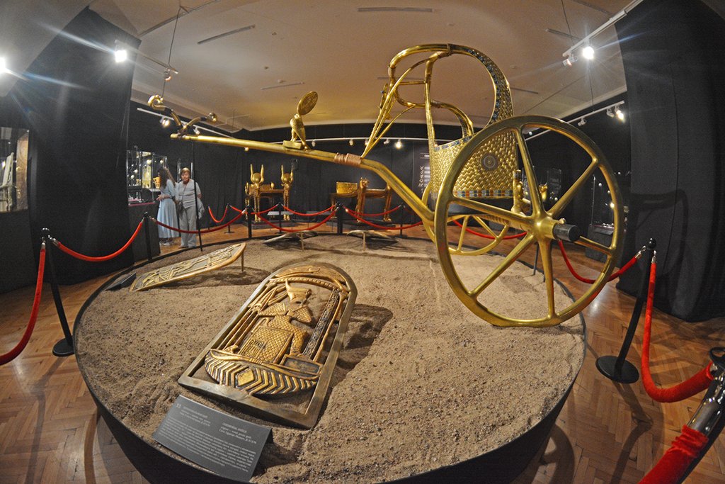 Золотая колесница Тутанхамона