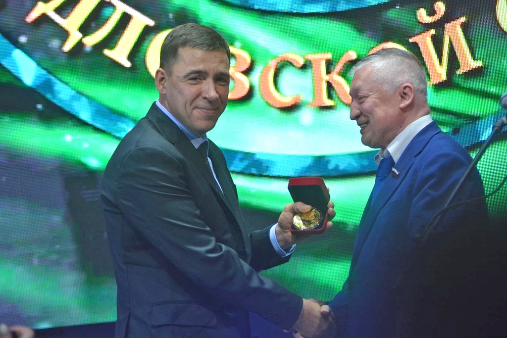 Анатолий Карпов вручил учреждённую им медаль Евгению Куйвашеву