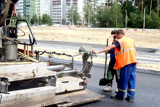 Екатеринбургу два года подряд будет предоставляться дорожная субсидия размером 1 млрд рублей, Нижнему Тагилу – 576 млн. Фото: Павел Ворожцов