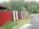 Вот такой забор с кирпичными столбами на фасаде с общей длиной 90 метров обошёлся хозяину немногим более 300 тысяч рублей. Фото: Станислав Богомолов