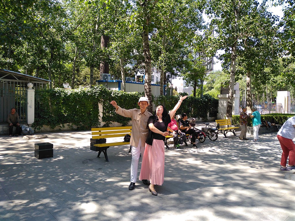Уличный танцевальный клуб в Китае
