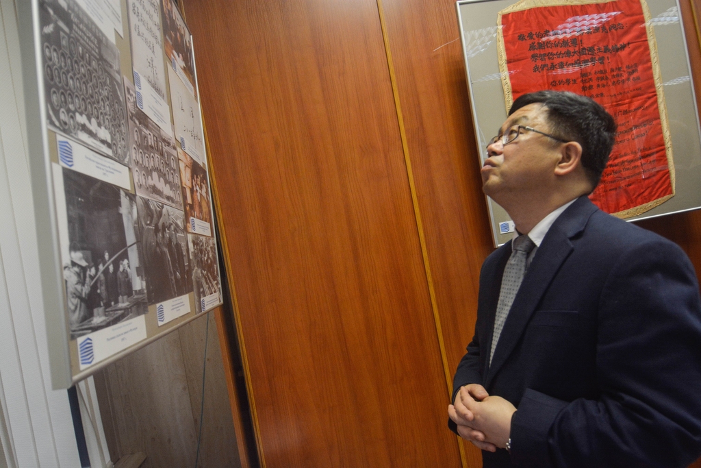Выставка «От Самары до Пекина…» временно исполняющий обязанности генерального консула КНР в Екатеринбурге Ши Тяньцзя.