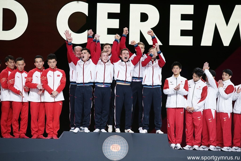Российские гимнасты впервые завоевали золото в командном многоборье