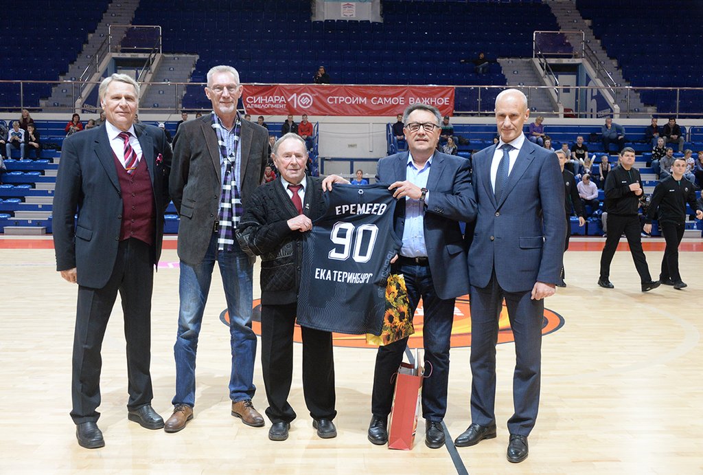 Патриарха уральского баскетбола Виктора Еремеева поздравили с юбилеем