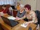 «Серебряные» волонтёры помогают научиться работать с компьютером и Интернетом. Фото: Александр Зайцев