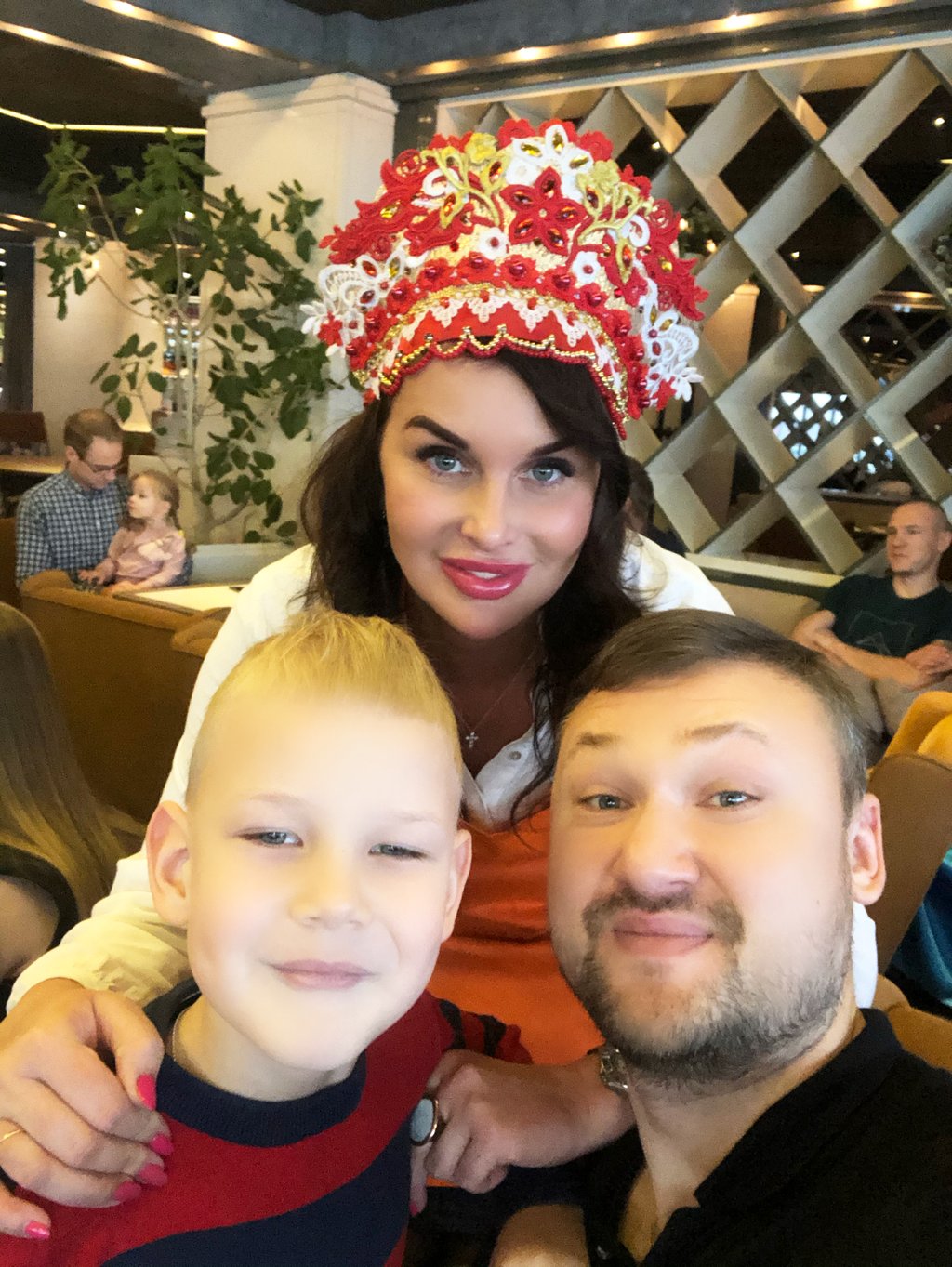 Миссис Екатеринбург – 2019 Наталья Маринова с семьёй