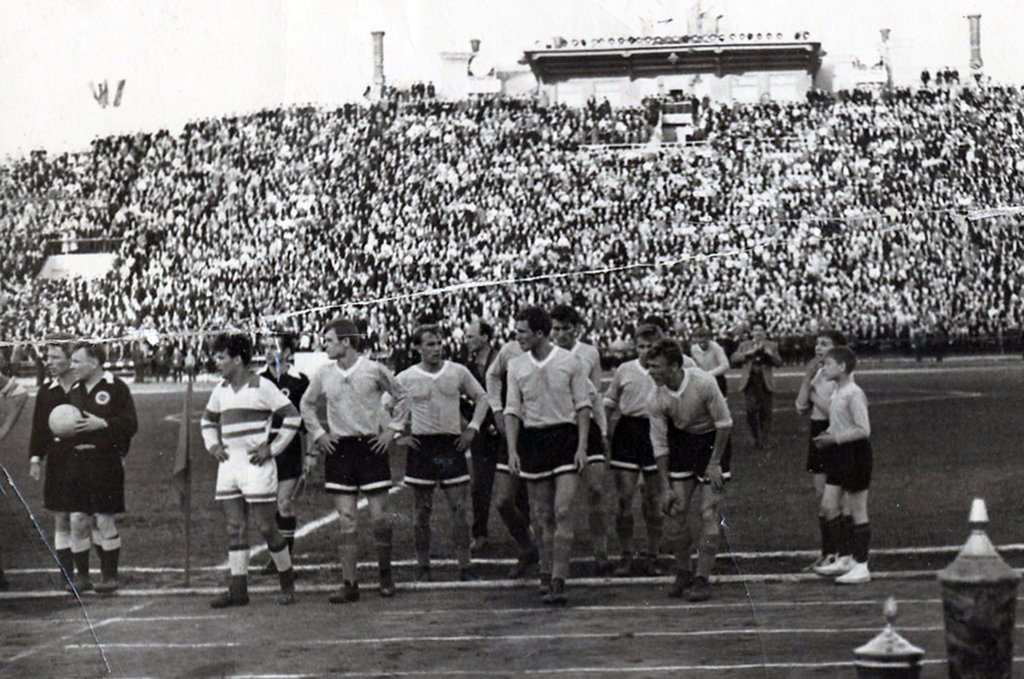 В первом домашнем матче сезона 1969 свердловчане обыграли бакинский «Нефтчи».