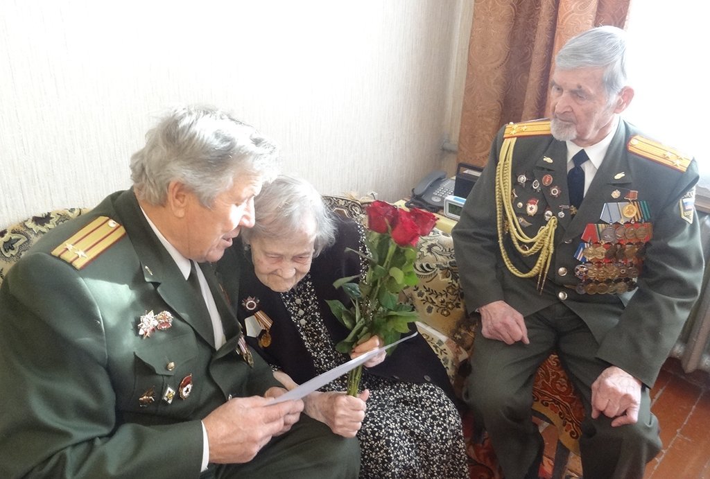 Поздравление ветерана войны Анны Егоровны Зыкиной со 101 днём рождения