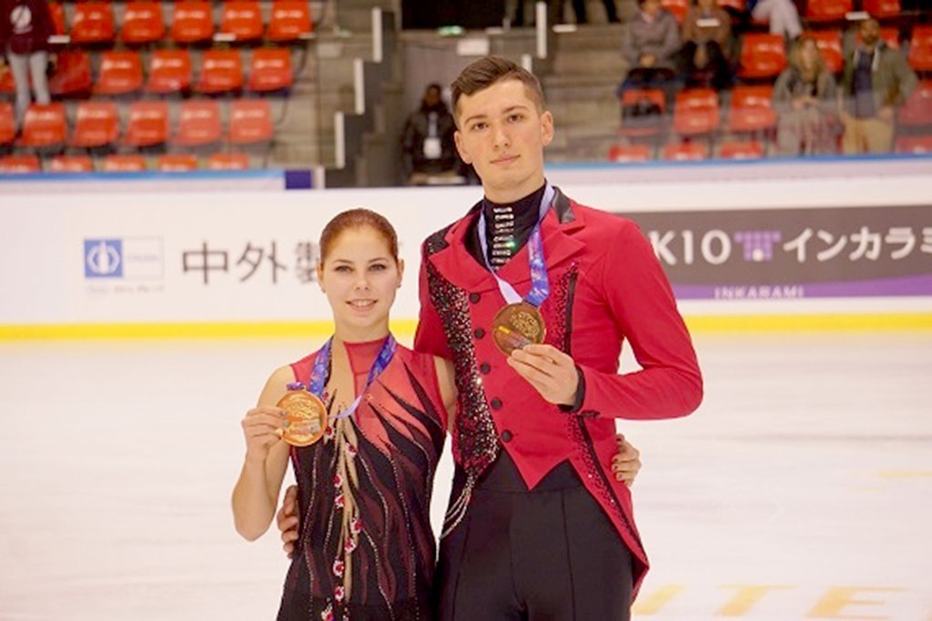 На этапе в Гренобле Анастасия Мишина и Александр Галлямов победили, в Саппоро завоевали бронзу. Фото: ФФКР