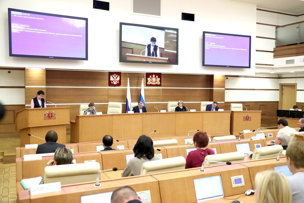 С докладом на итоговом заседании согласительной комиссии выступила глава минфина области Галина Кулаченко