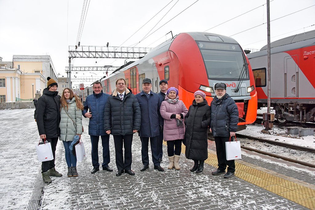 торжественная встреча первых межрегиональных поездов «Ласточка»
