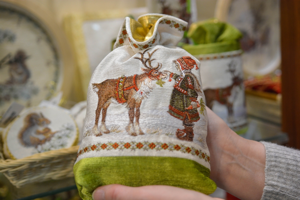 Ново-Тихвинский монастырь: подарки к Рождеству