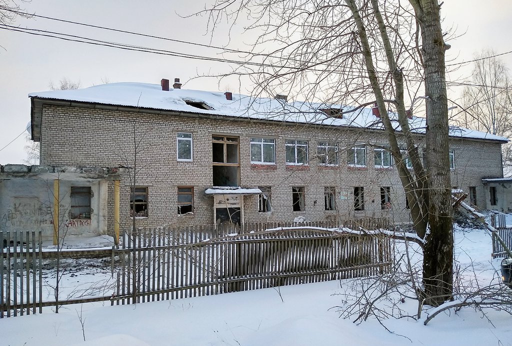 Здание бывшей поликлиники в Кушве
