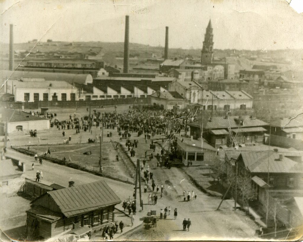 Площадь перед Невьянским заводом в 50-60-е годы