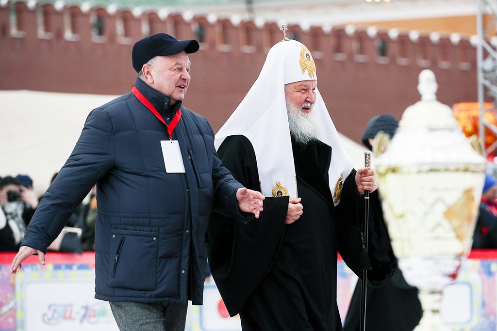 Президент Российской и Международной федераций хоккея с мячом Борис Скрынник и Патриарх Кирилл