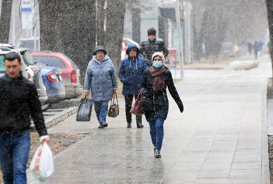 На следующий день после апрельской грозы в Екатеринбурге повалил снег. Фото: Павел Ворожцов