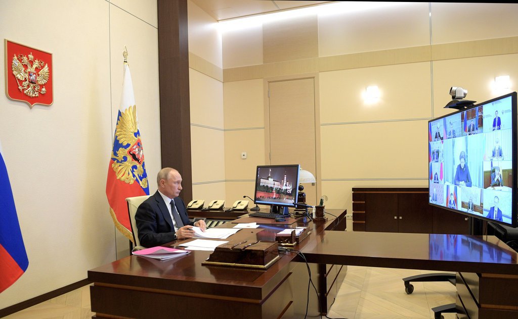 Владимир Путин обсудил ситуацию по распространению коронавируса с губернаторами по видеосвязи. Фото: kremlin.ru