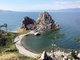 Одно из красивейших мест Байкала – скала Шаманка на острове Ольхон. Буряты почитают её как священную. Фото: Станислав Мищенко