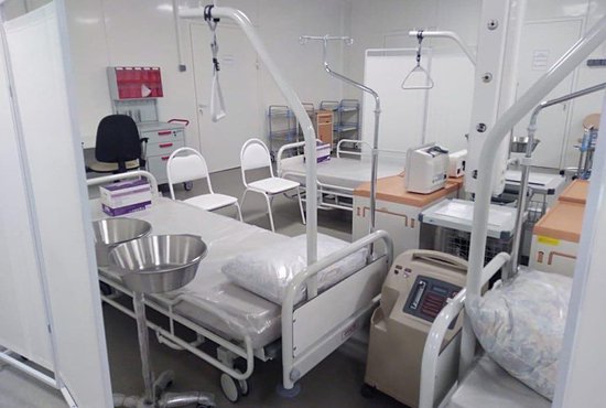 В конце марта в рамках учений в «Екатеринбург-ЭКСПО» был развёрнут учебный госпиталь на 3 000 мест, но сейчас там работает только мобильный комплекс на 50 коек, которые почти все заняты. Фото: instagram Евгения Куйвашева
