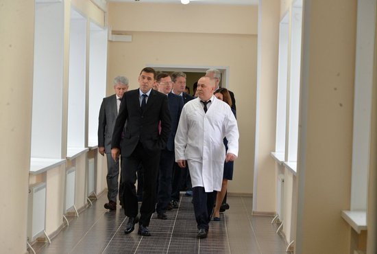 Новым министром здравоохранения Свердловской области стал Андрей Карлов (на фото справа). Фото: Павел Ворожцов