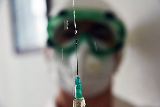 Россия стала первой страной, которая зарегистрировала вакцину от нового коронавируса. Фото: Алексей Кунилов