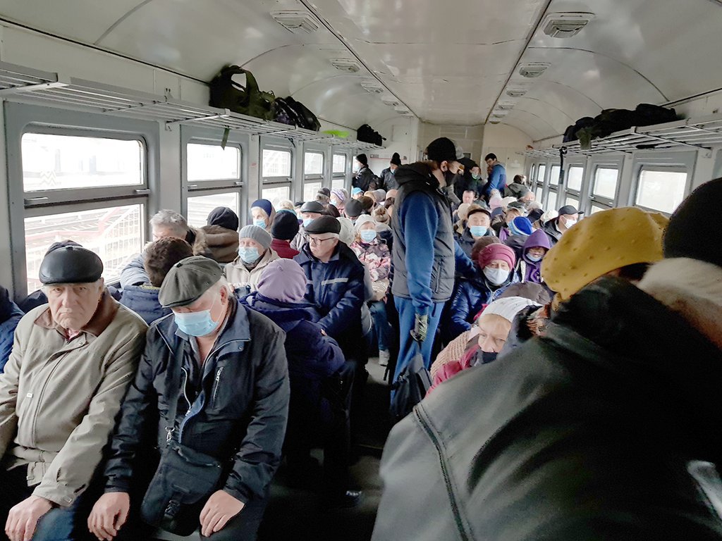 Несоблюдение санитарных ограничений в пригородных поездах Свердловской области.