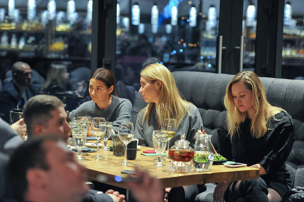 Екатеринбург, ресторан Le Bourge, журналист Александр Любимов встретился с предпринимателями города. 23 ноября 2018 г.