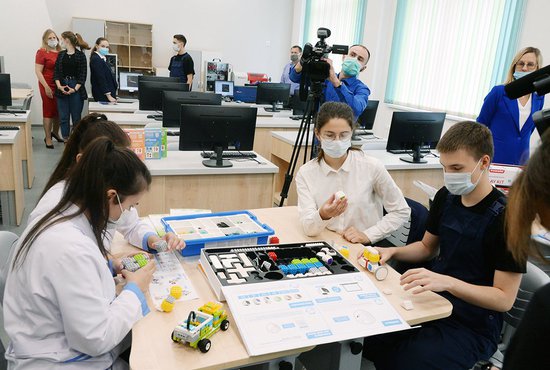 Сейчас в Свердловской области продолжают обучаться очно только ученики 1–5 классов и одиннадцатиклассники Фото: Павел Ворожцов