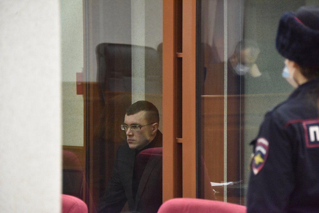 25 января, в Свердловском областном суде начнется процесс по делу об убийстве женщины возле судебного участка Первоуральского городского суда и нападении на судебного пристава. Подсудимый – местный житель, сожитель погибшей.