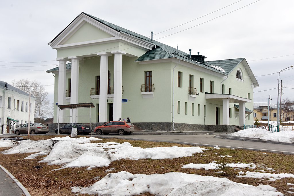 Черёмухово — посёлок городского типа в Свердловской области, входит в состав муниципального образования Североуральский городской округ.