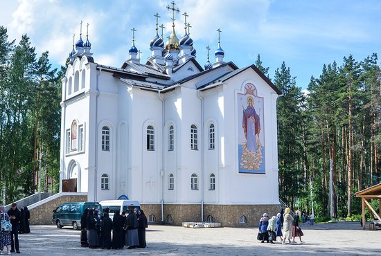 О предстоящем выселении из Среднеуральского женского монастыря обитателям стало известно вечером 13 апреля. Фото: Галина Соловьёва