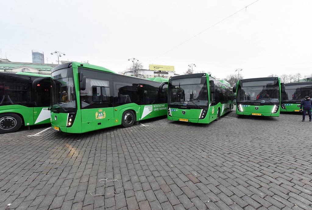 церемония передачи новых автобусов, полученных Екатеринбургом в лизинг в рамках федеральной программы «Безопасные и качественные дороги».