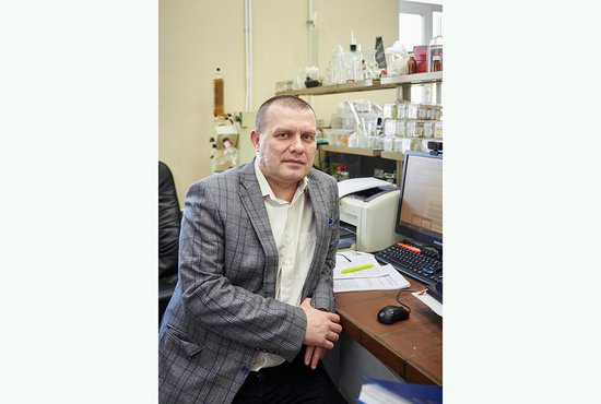 Новый руководитель Института оргсинтеза занимается разработкой приборов по обнаружению опасных веществ. Фото: Сергей Новиков