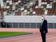 Глава МОК Томас Бах осматривает новый Олимпийский стадион в Токио. Не исключено,  что и спортсмены будут выступать при пустых трибунах и полном молчании вокруг Фото: Greg Martin/IOC