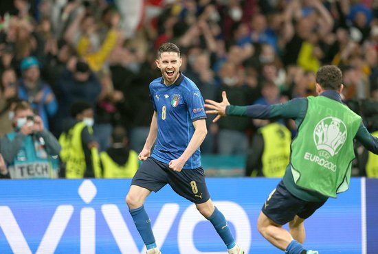 Жоржиньо забил решающий пенальти, который вывел Италию в финал Евро-2020. Фото: Alex Morton - UEFA/UEFA via Getty Images