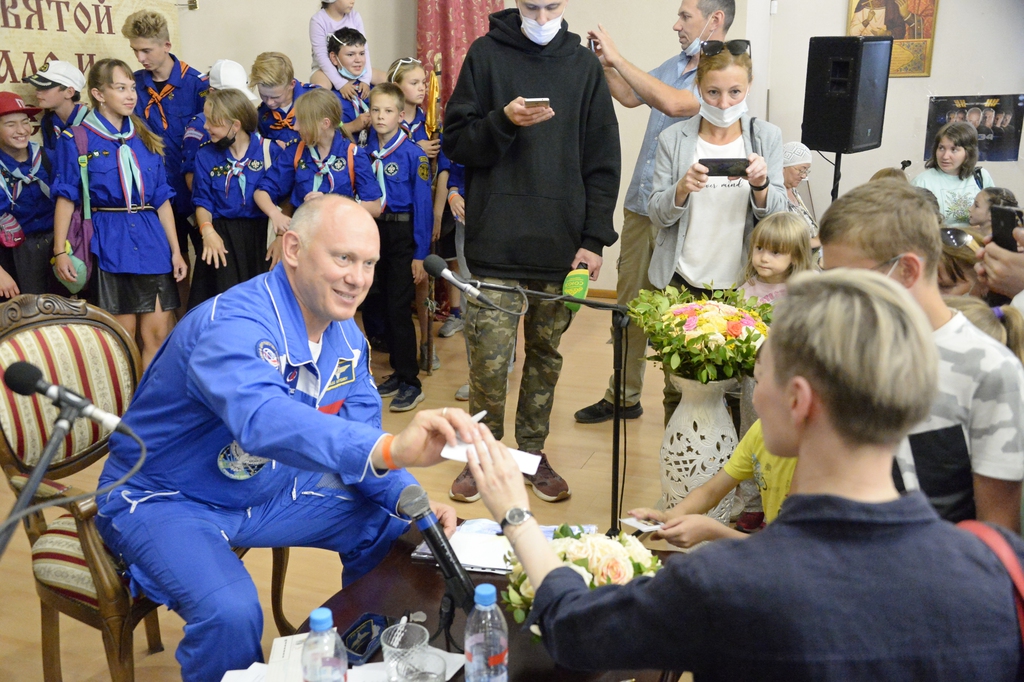 встреча с лётчиком-космонавтом Олегом Артемьевым