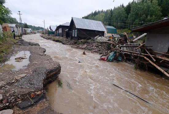 Больше всего от наводнений в июле пострадали дома в Верхней Салде. Фото: Павел Ворожцов