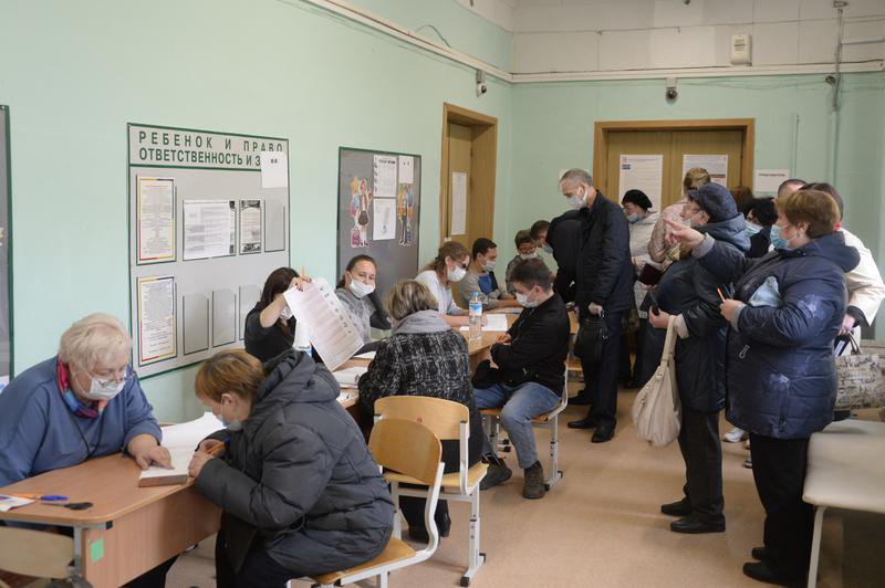 Благодаря трёхдневному голосованию желающих проголосовать было достаточно много. Фото: Павел Ворожцов