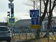 Власти Ирбита решили устраивать на наиболее сложных участках внутригородских дорог вот такие уличные «вернисажи». Фото: Алексей Кунилов