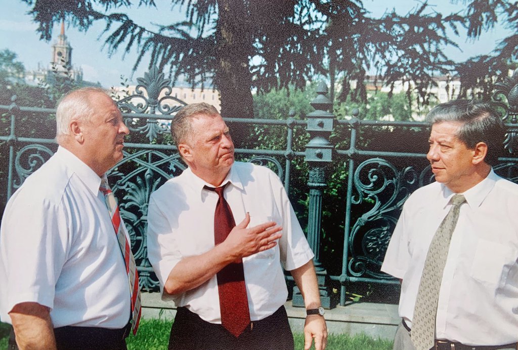 Начало 2000-х  Владимир Жириновский (с центре) с Эд