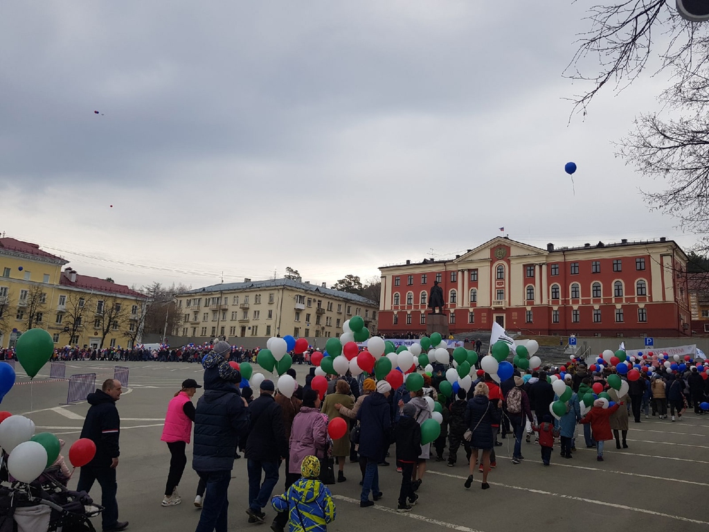 Праздничное шествие в Новоуральске