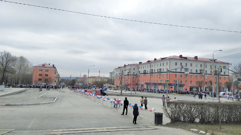 Праздничное шествие в Первоуральске