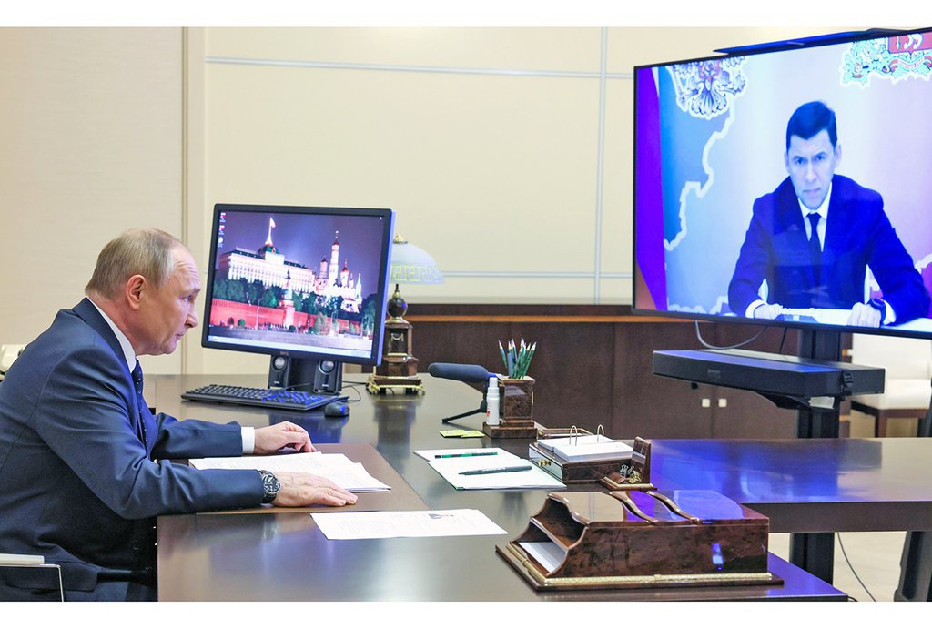 Владимир Путин поддержал инициативу Евгения Куйвашева по запокупке троллейбусов во время онлайн-встречи 20 мая 2022 года и поручил проработать вопрос с федеральным правительством. Фото: kremlin.ru