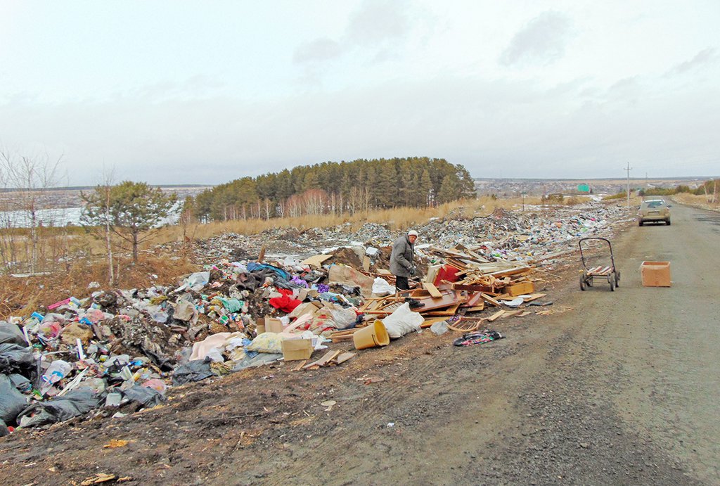 мусор возле села