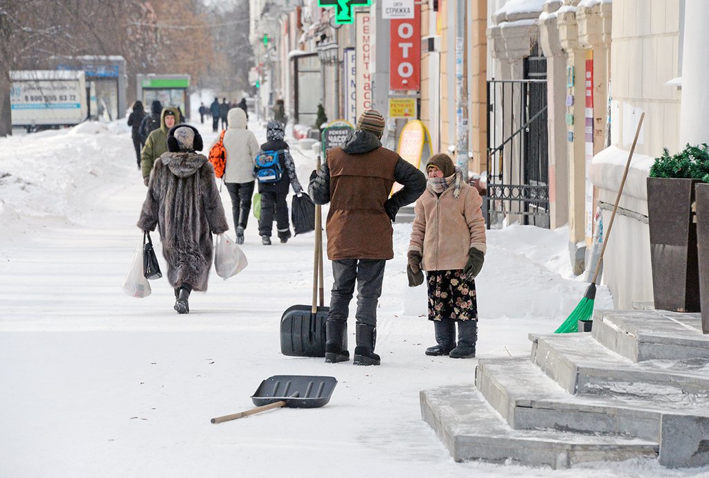 Ступеньки офисов и магазинов становятся особенно опасными в зимние месяцы. Фото: Павел Ворожцов