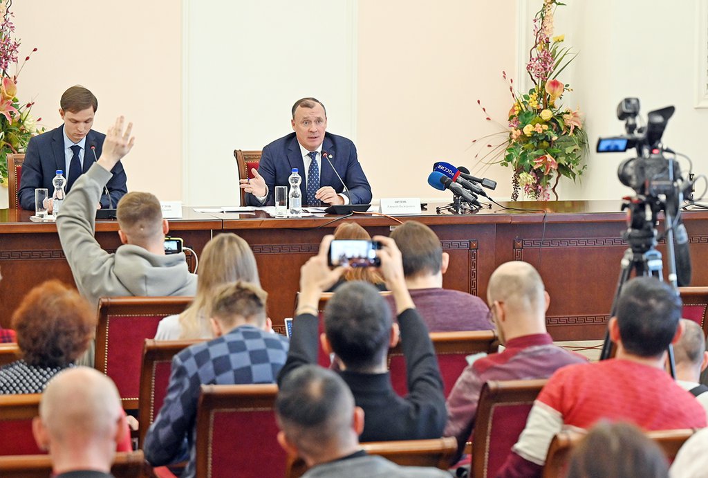 Представители СМИ получили от Алексея Орлова исчерпывающие ответы на свои вопросы. Фото: Павел Ворожцов