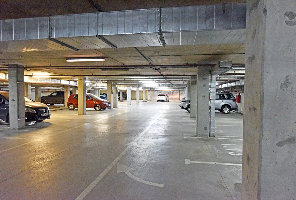 Подземные паркинги сегодня есть практически в каждой новостройке. Фото: Алексей Кунилов