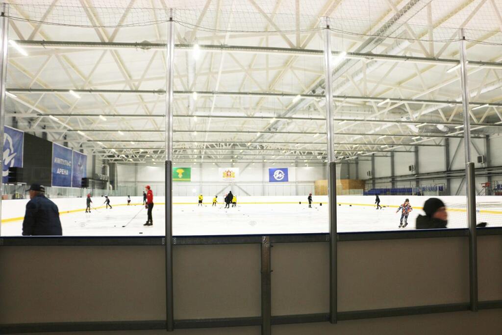 После открытия ледовой арены в Талице, байкаловским хоккеистам стало ближе ездить на тренировки. Они мечтают, что когда-нибудь и в их селе появится такой же каток. фото: Сельская новь.