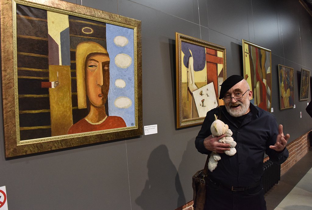 Сам художник Сережа Пикассо и его работа «Фараоны были счастливее нас...»
